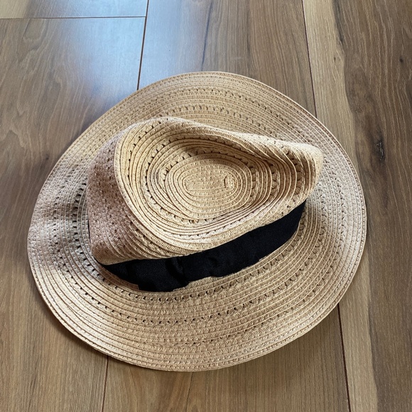 Banana Republic Accessories - Banana republic tan sun hat